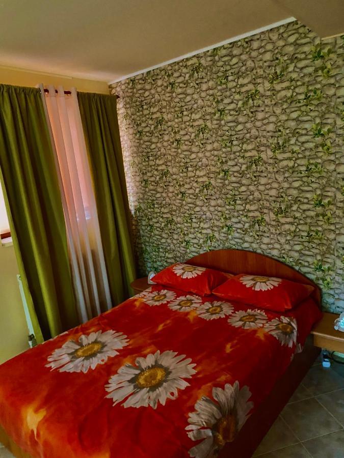 Bed and Breakfast House In The Woods Решіца Екстер'єр фото