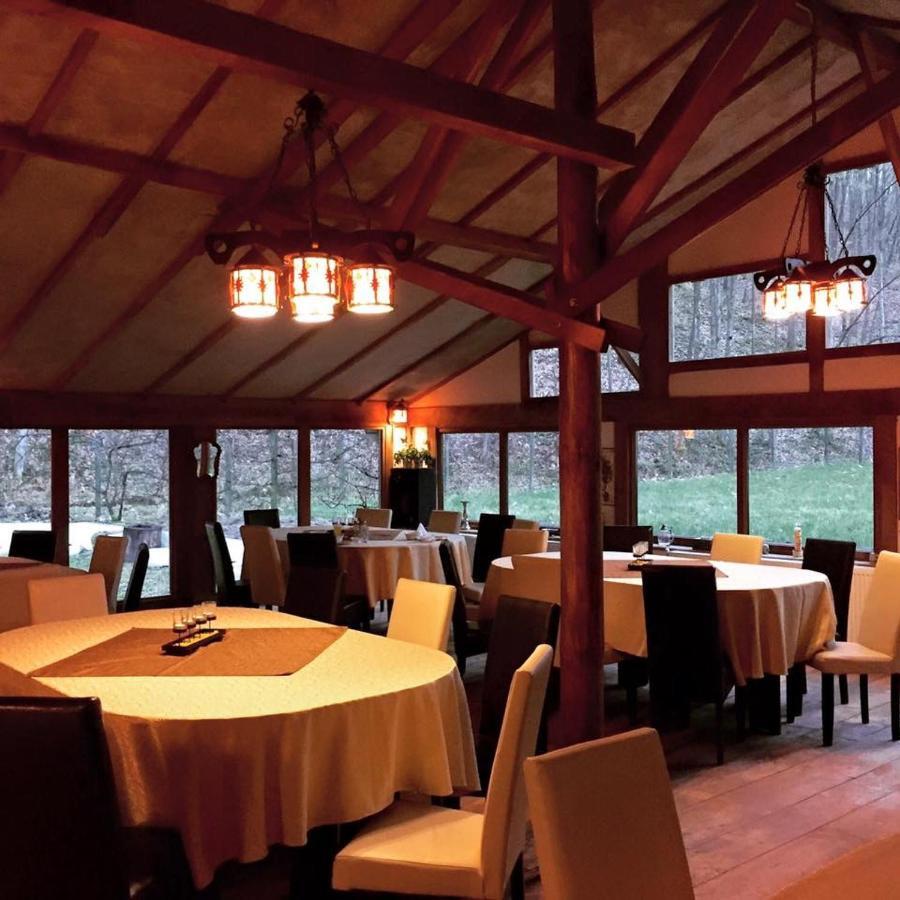 Bed and Breakfast House In The Woods Решіца Екстер'єр фото