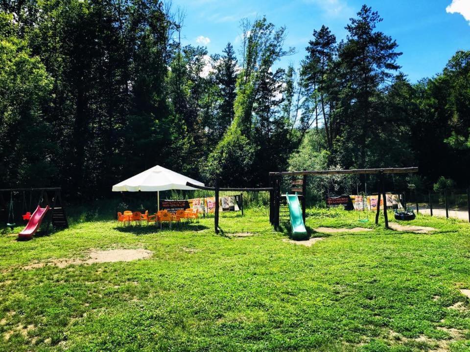 Bed and Breakfast House In The Woods Решіца Екстер'єр фото